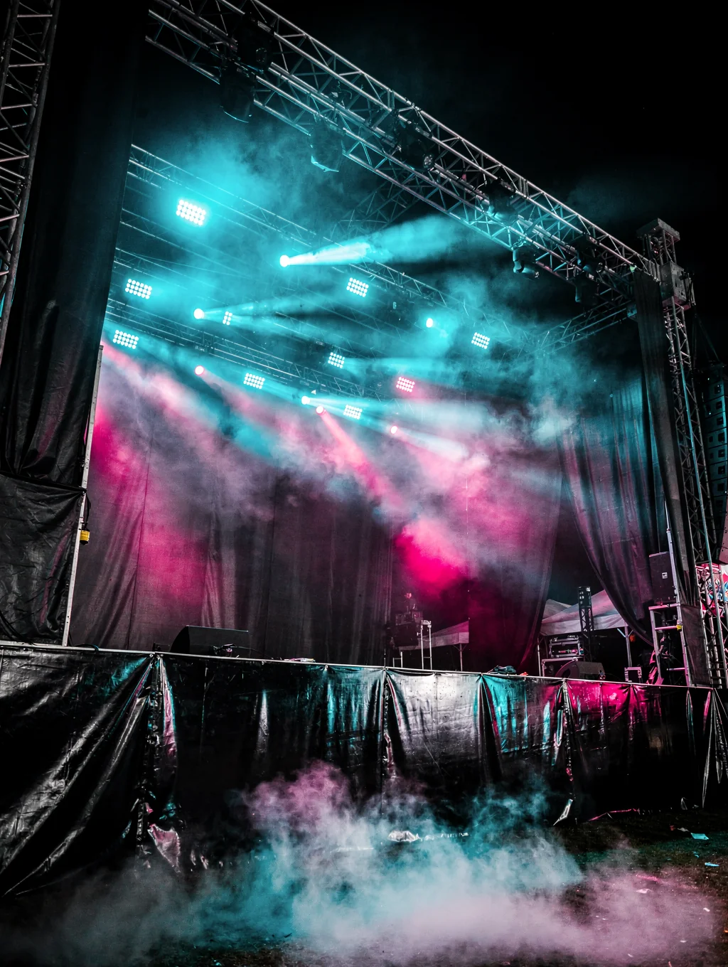 Montaje de escenario para eventos a gran escala